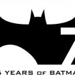 Logo des 75 ans de Batman en noir et blanc