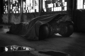 Zack Snyder dévoile la photo de la Batmobile version Batman Vs Superman (Man of Steel 2)