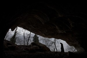 Batman seul dans une grotte