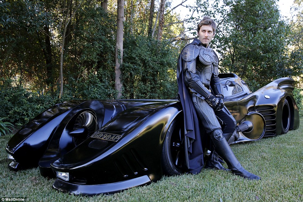 La mythique Batmobile de Tim Burton se gare au musée Miniature et