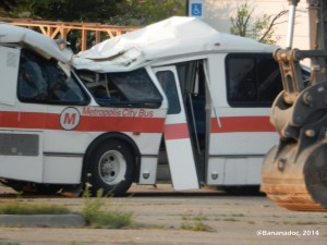 Batman V Superman - Le tournage à Metropolis avec un car détruit