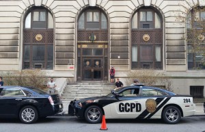 Batman V Superman - Les voitures du GCPD devant la prison