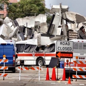 Un bus endommagé sur le tournage de Batman V Superman