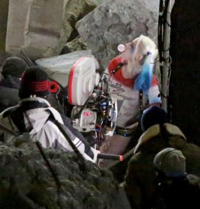 Harley Quinn fait de grosses bulles de chewing-gum dans Suicide Squad