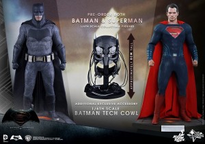 La capuche technologique de Batman en pré-commande des figurines Batman Superman de Hot Toys