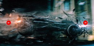 La Batmobile casse tout sur son chemin dans Batman V Superman