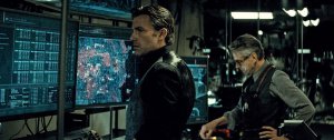 Bruce Wayne et Alfred dans la Batcave