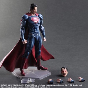 Figurine Play Arts Kai de Superman pour Batman V Superman