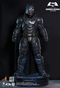 Statue taille réelle de Batman en armure pour Batman V Superman