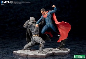 Statuettes Kotobukiya de Batman et Superman assemblées - Batman V Superman