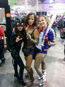 Wonder-Woman se serait fait de nouvelles amies lors de sa dernière visite à gotham...