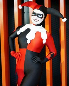 Cosplay Harley Quinn classique par Laura Gilbert alias Infamous Harley Quinn