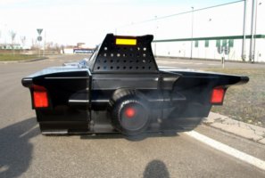L'arrière de la Batmobile de 1992 reproduite par des fans