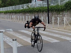 Le Batman  de Provence est capable de voler sur son vélo ?