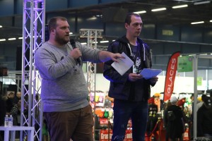 Alexandre fait gagner des lots lors de la conférence sur Batman