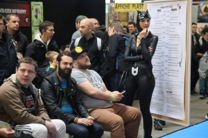 Catwoman assiste à une conférence du Herofestival Grenoble