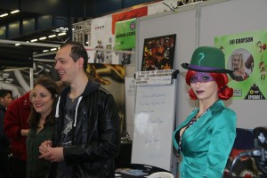 Jill Grayson présente sur le stand Batman Legend